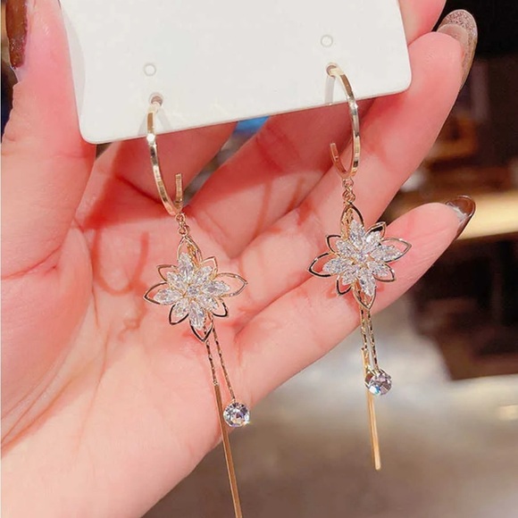 Elegant Gold Lotus Floral Drop Earrings - Picture 5 of 9